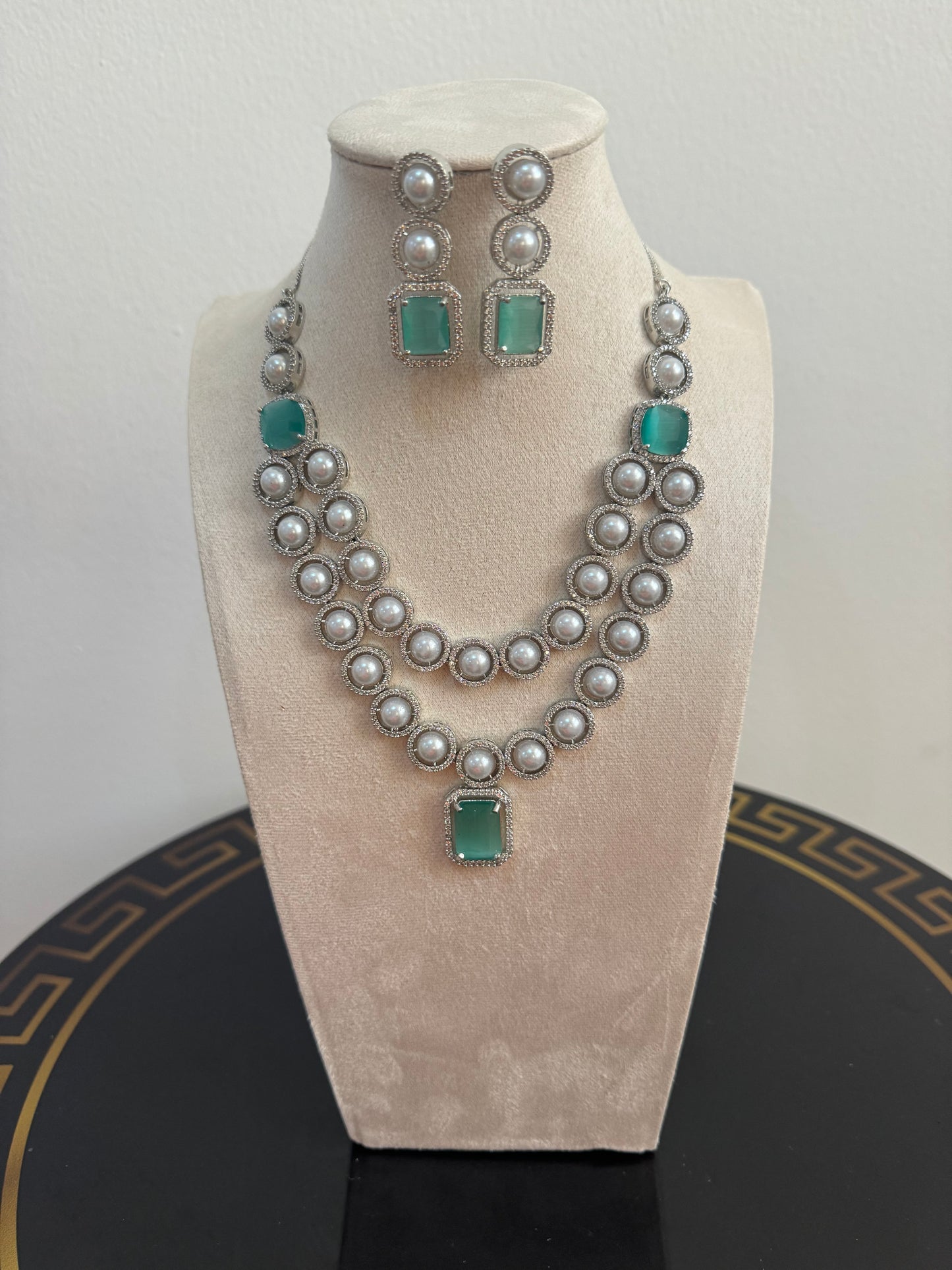 Pastel Green Pearl Necklace Set